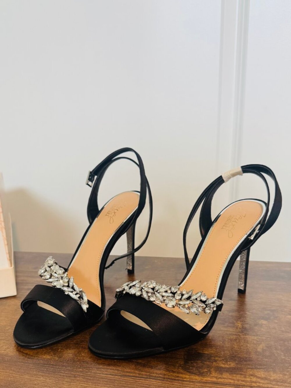 Jewel Badgley Mischka Merida Black Satin Crystal Heels NIB Size 9 - Picture 2 of 5